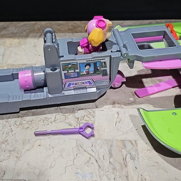 Paw Patrol Skye's Helicopter Transforming toy, Large- Pink and Gray - Picture 6 of 12
